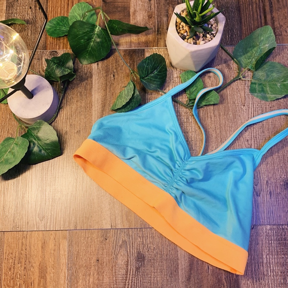 4 FOR $25⭐️ 
Old navy sports bra size medium blue